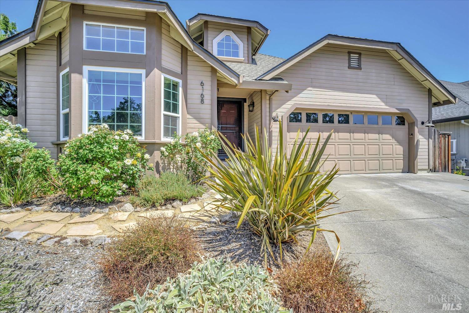 Photo of 6168 Amie Dr in Windsor, CA