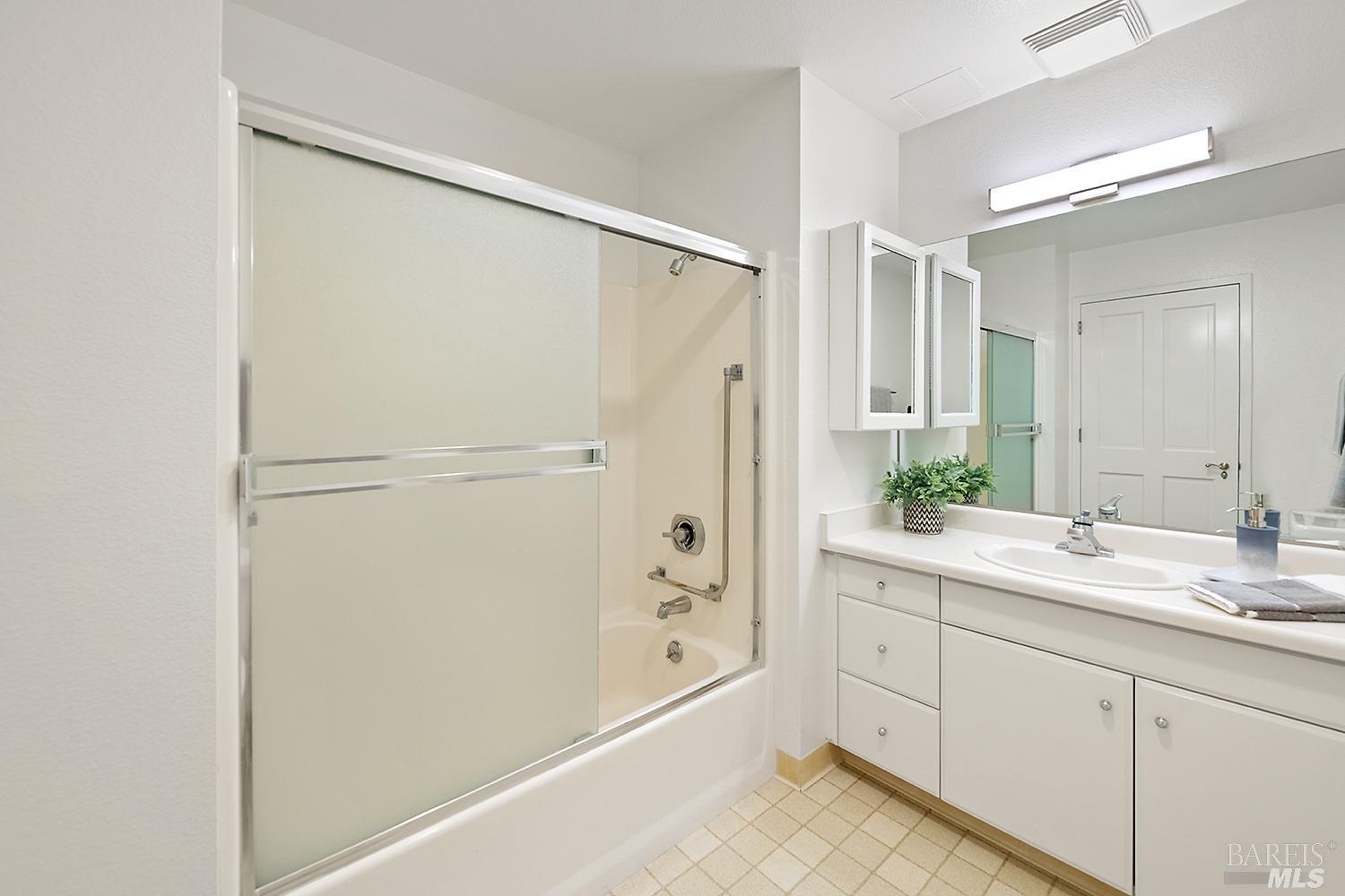 Detail Gallery Image 16 of 28 For 100 Thorndale Dr #338,  San Rafael,  CA 94903 - 1 Beds | 1 Baths