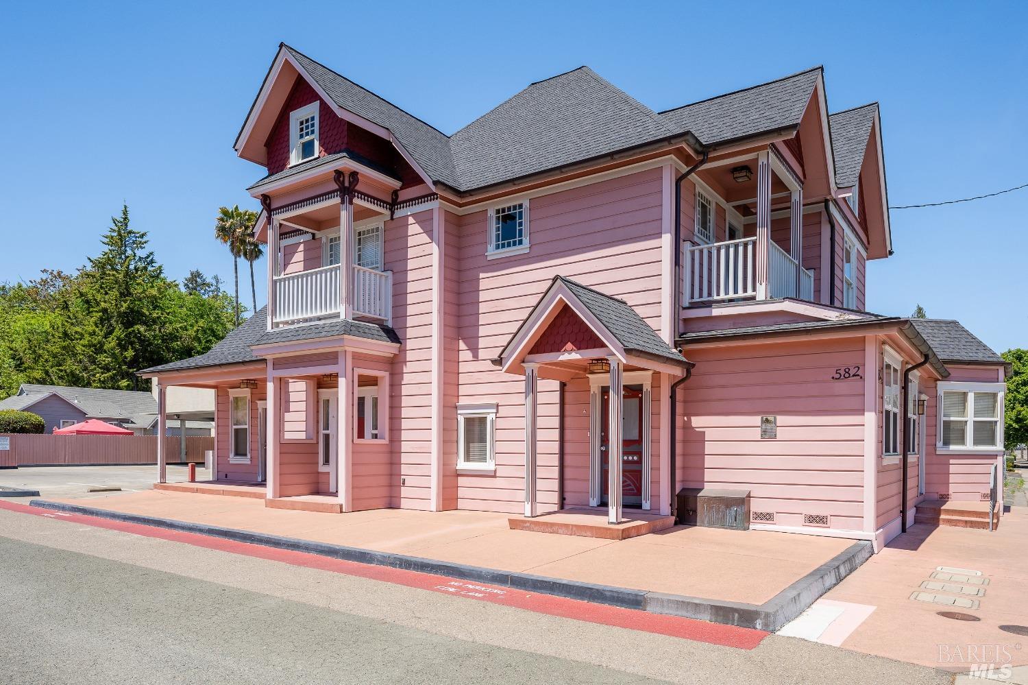 Photo of 582 State St in Ukiah, CA
