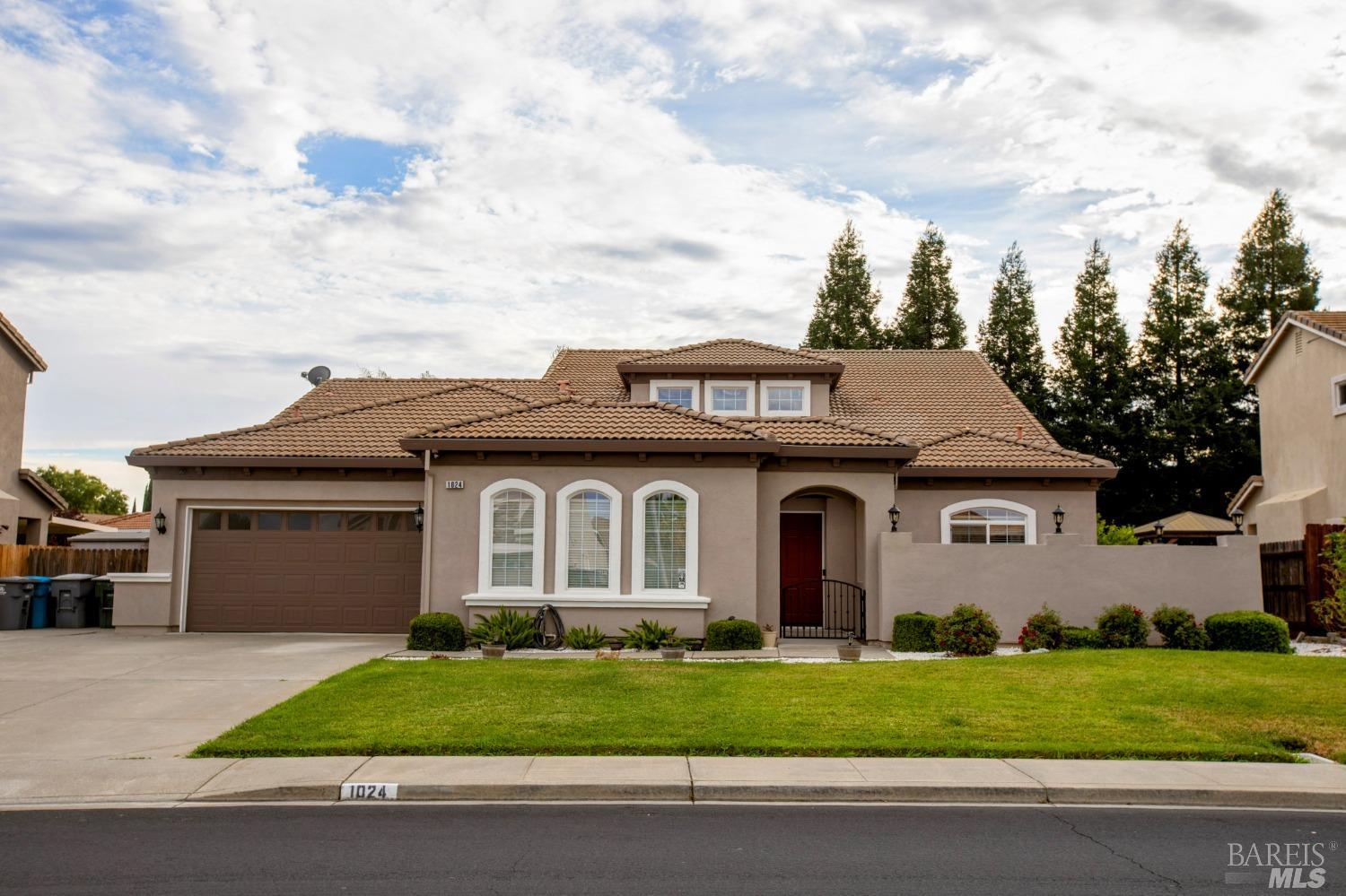 Photo of 1024 Crystal Springs Dr in Vacaville, CA