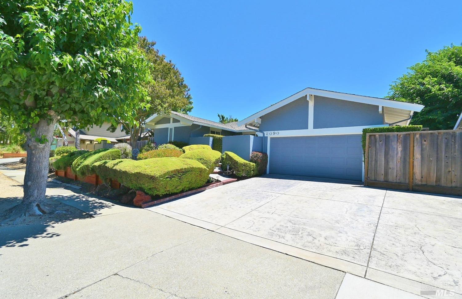 Photo of 2090 Fox Wy in Concord, CA
