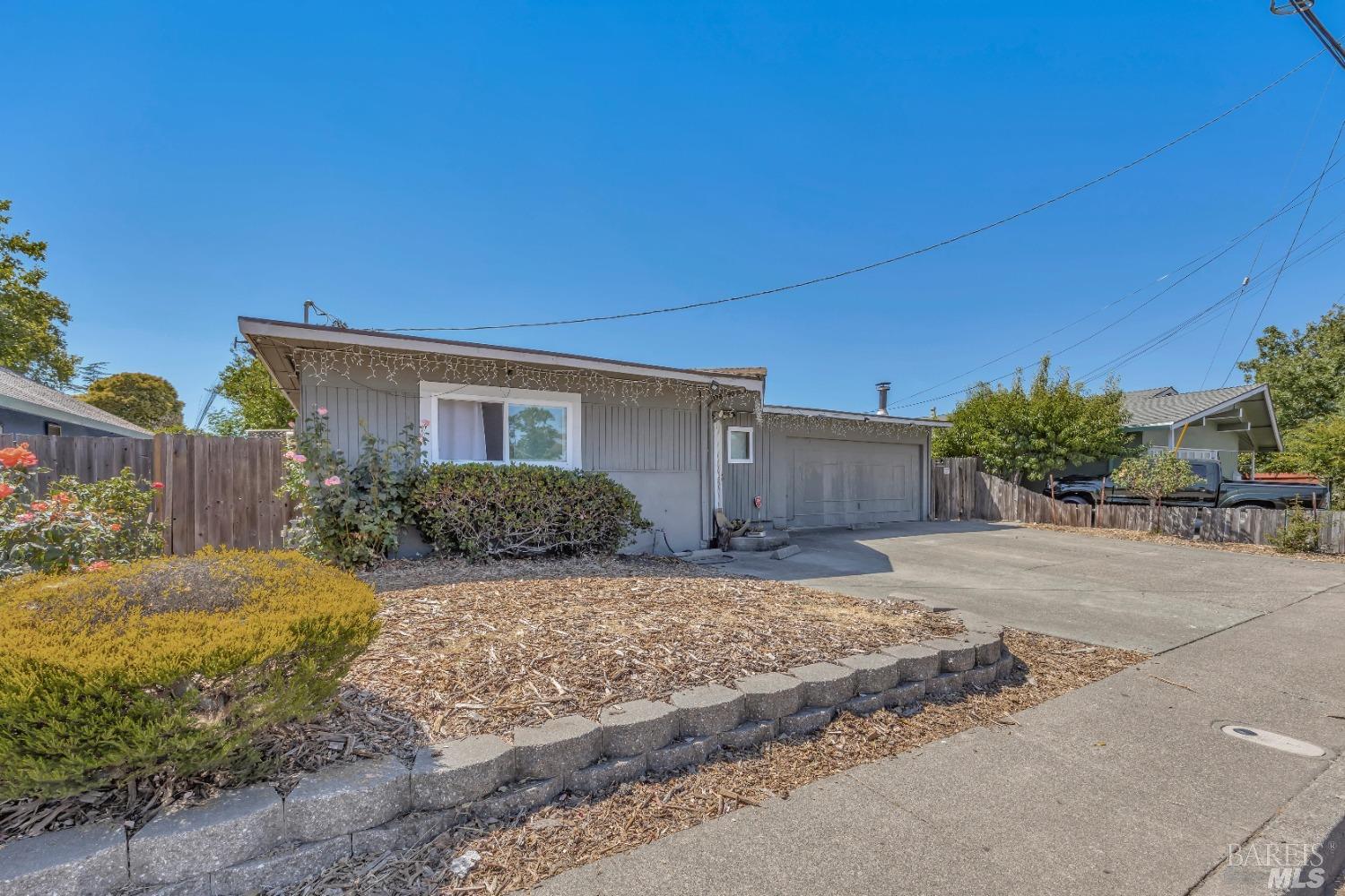 Photo of 815 Dutton Ave in Santa Rosa, CA