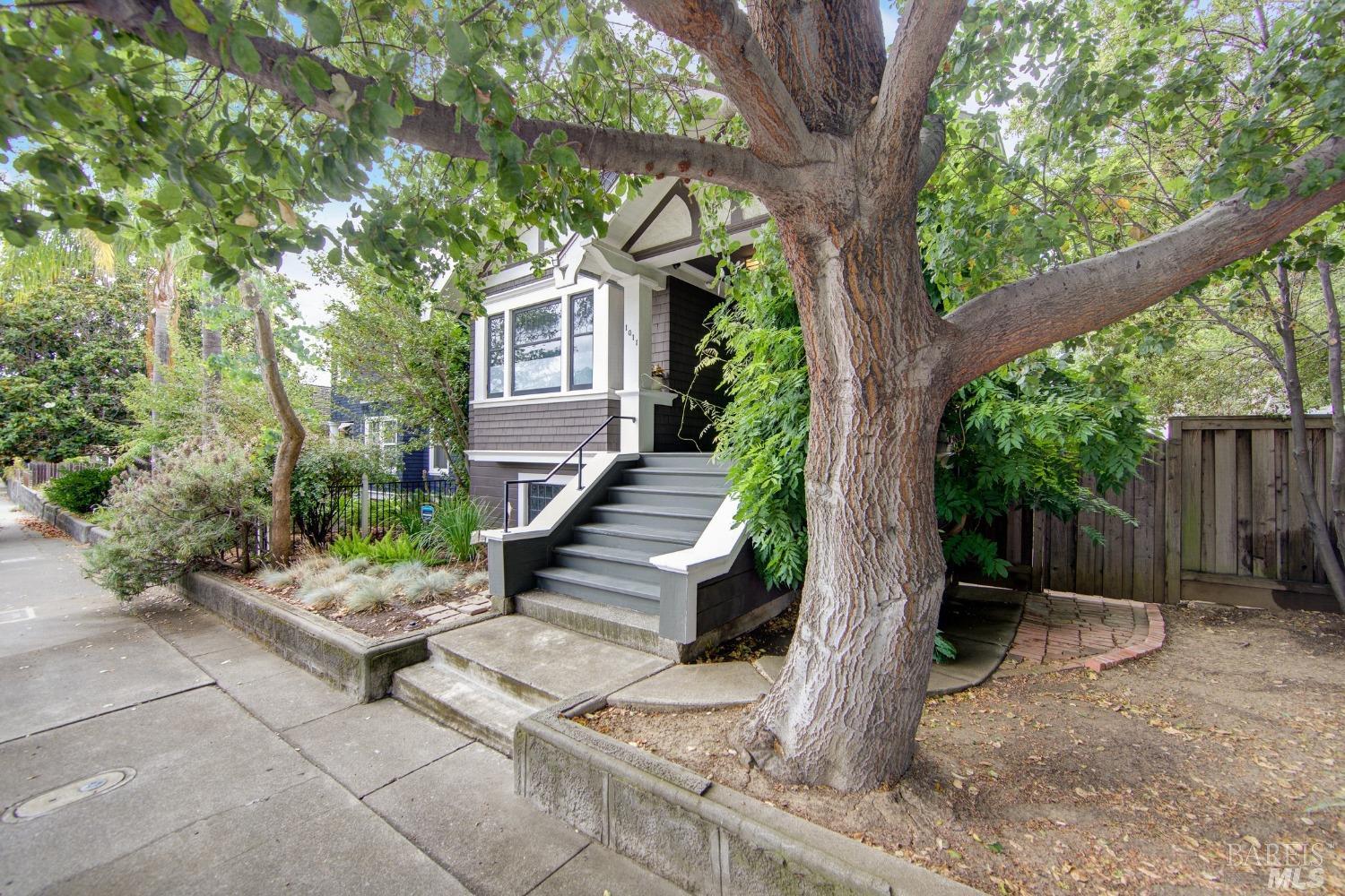 Photo of 1011 Georgia St in Vallejo, CA