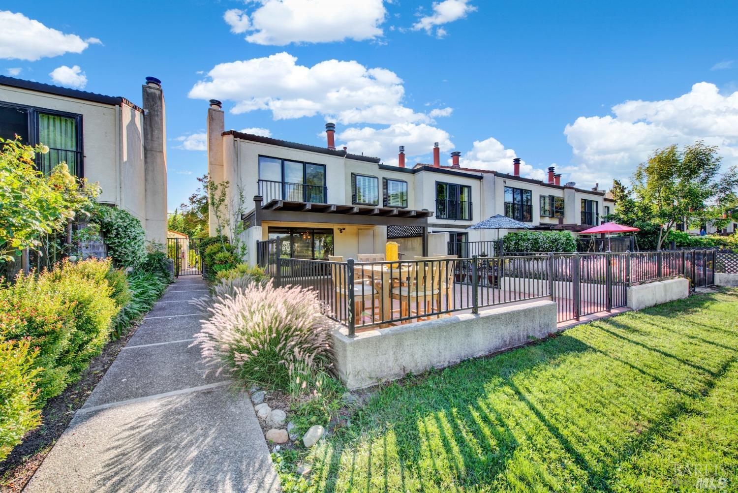 Photo of 906 Marina Dr in Napa, CA