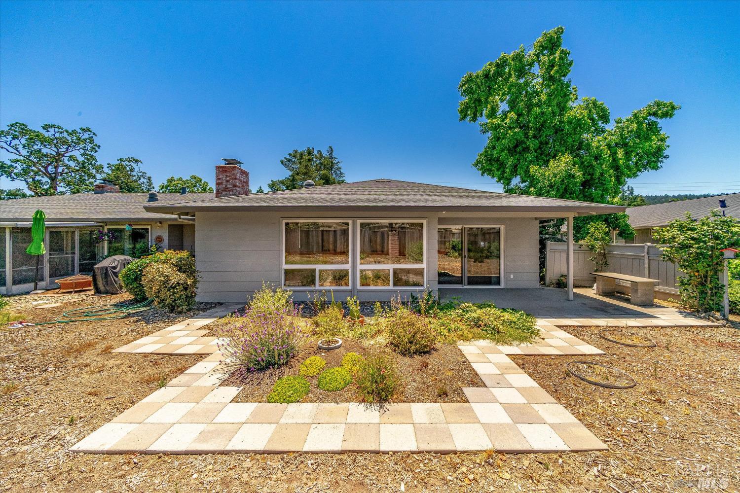 Photo of 199 White Oak Dr in Santa Rosa, CA