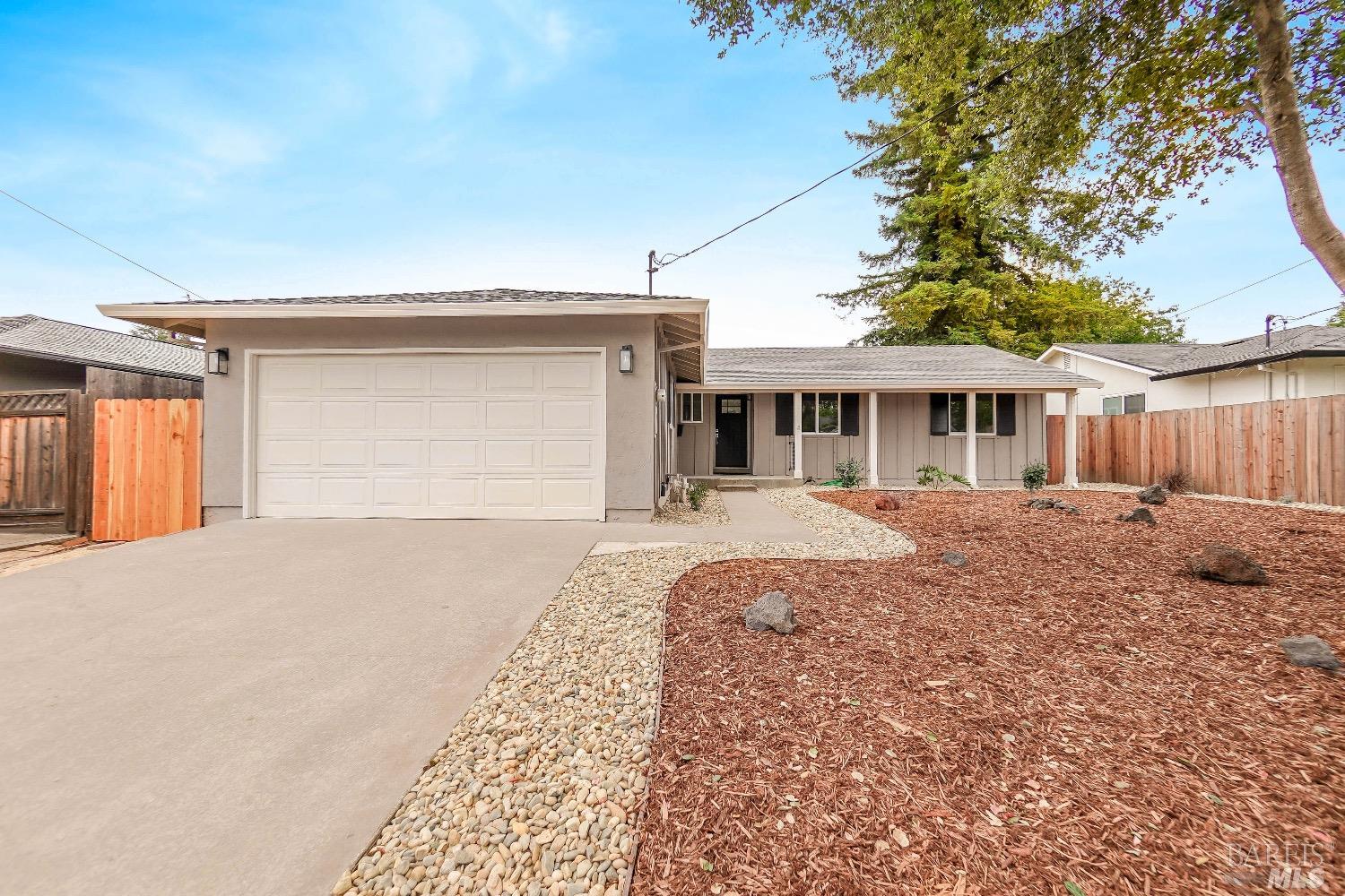 Photo of 3342 Macleod St in Napa, CA