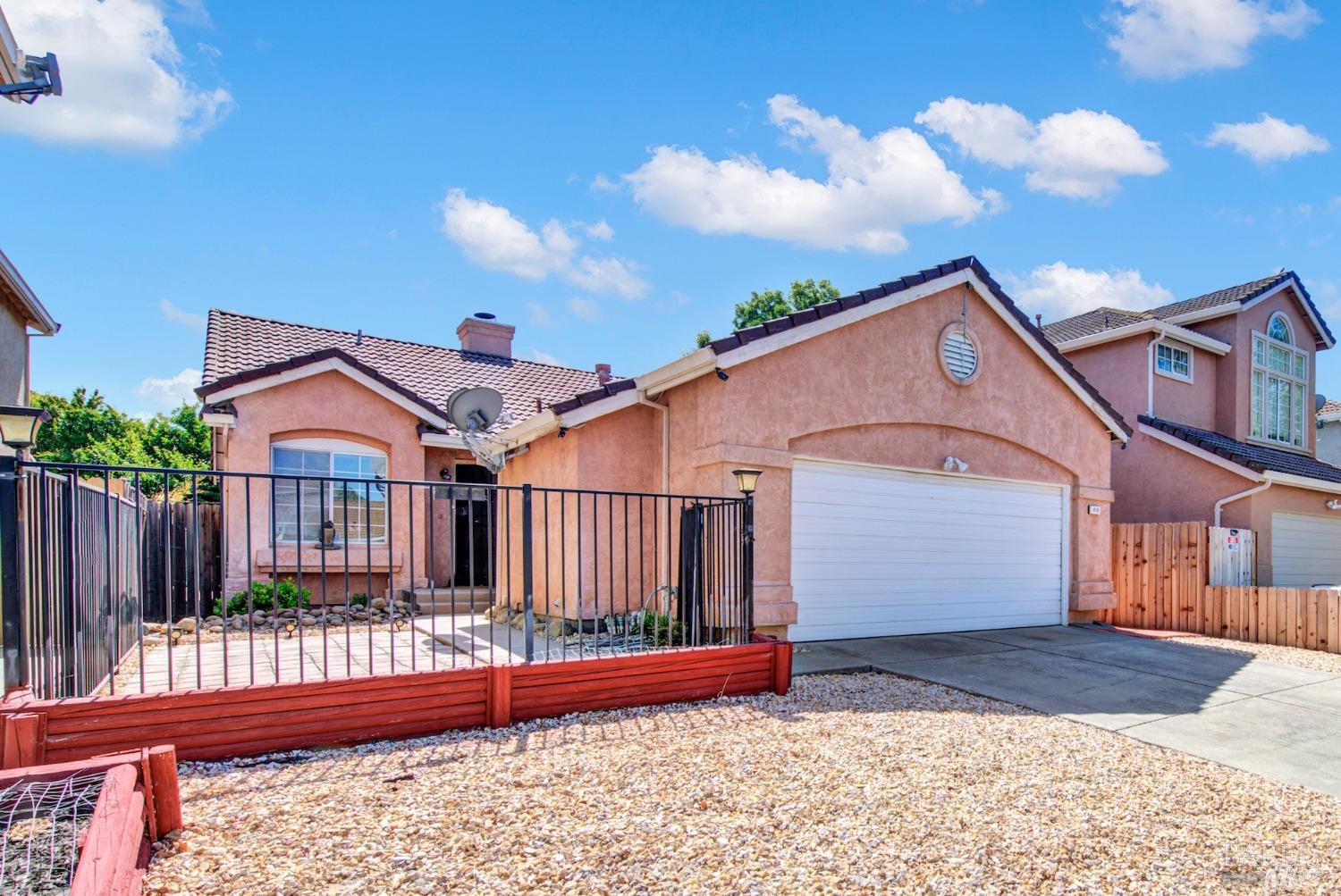Photo of 414 Bauman Dr in Suisun City, CA