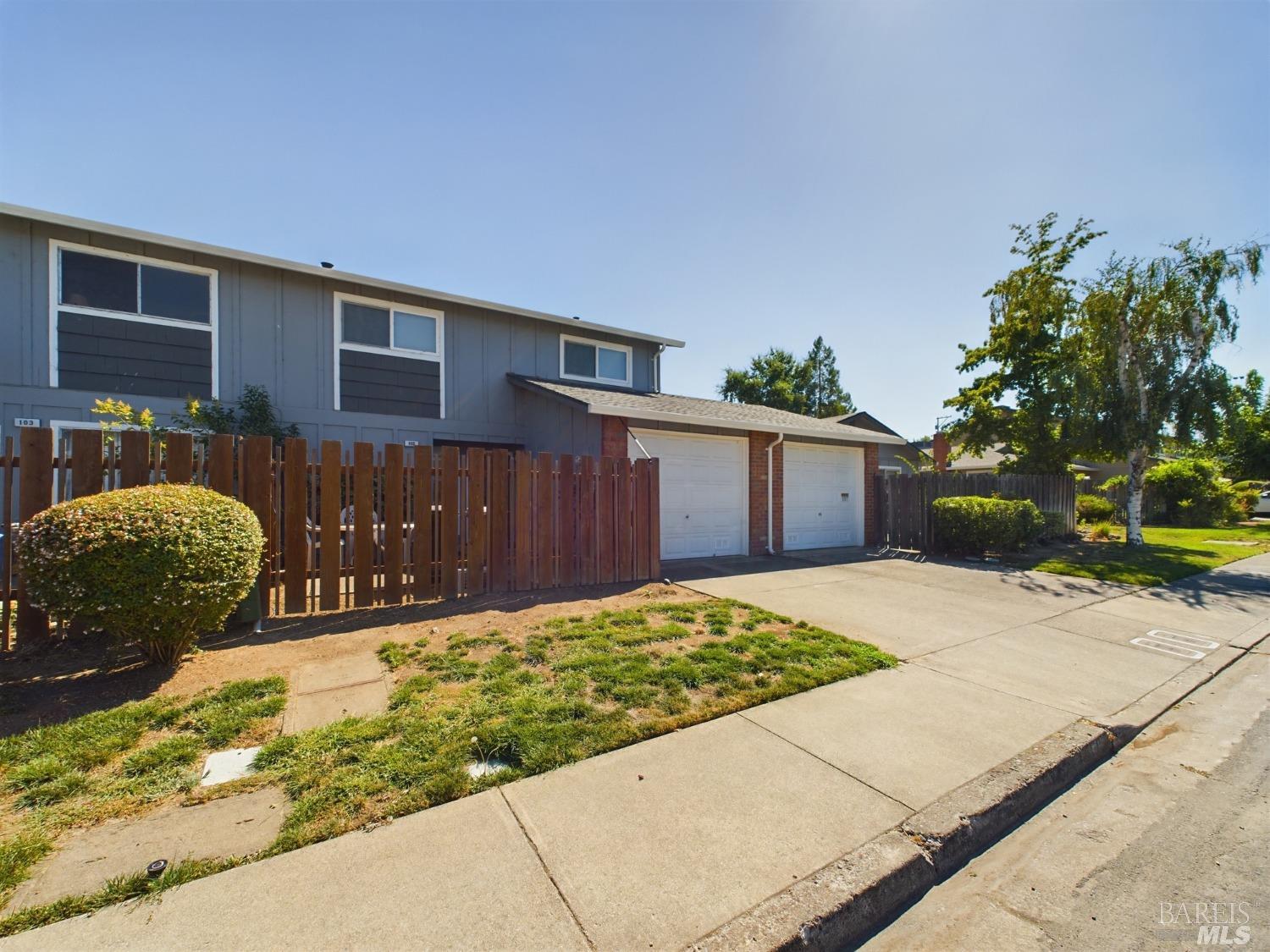 Photo of 105 Mariah Wy in Lakeport, CA