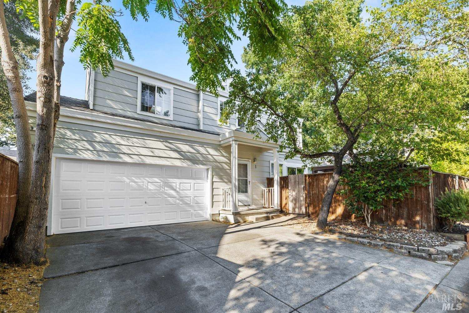 Photo of 968 Kingwood St in Santa Rosa, CA