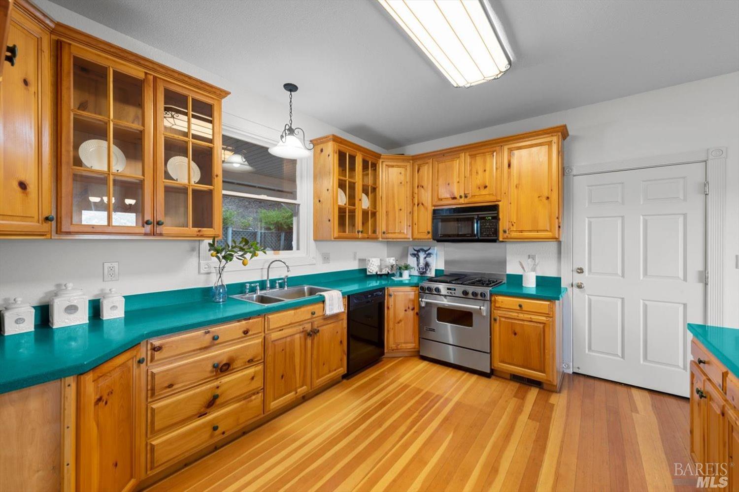 14 Blackwood Ct, Napa, CA 94558 5 Beds 3/1 Baths (Active