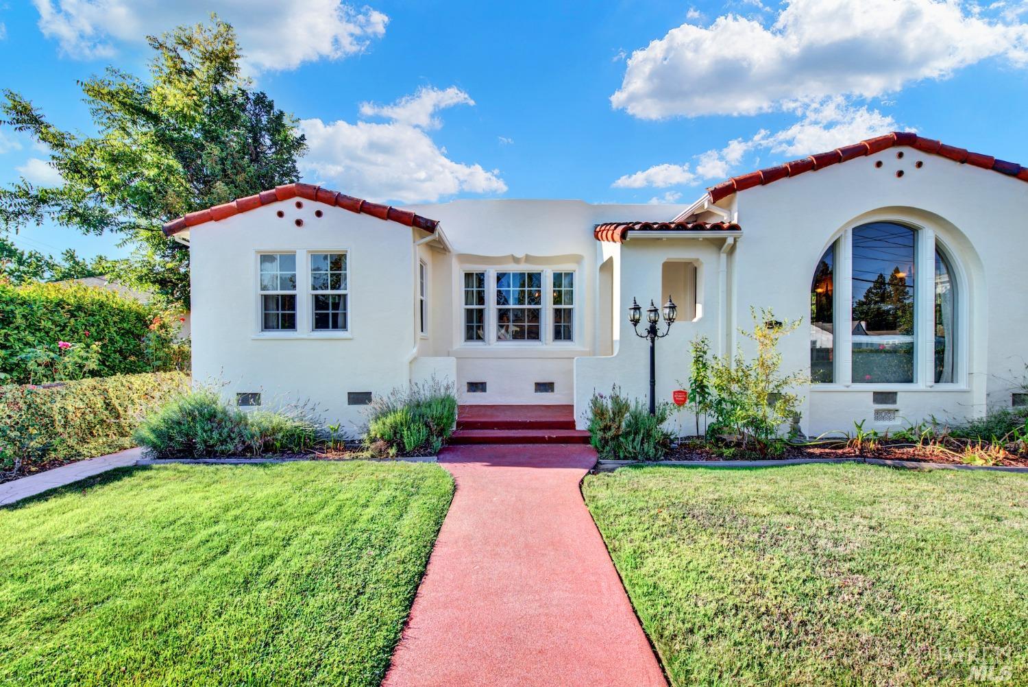 Photo of 1161 Hayes St in Napa, CA