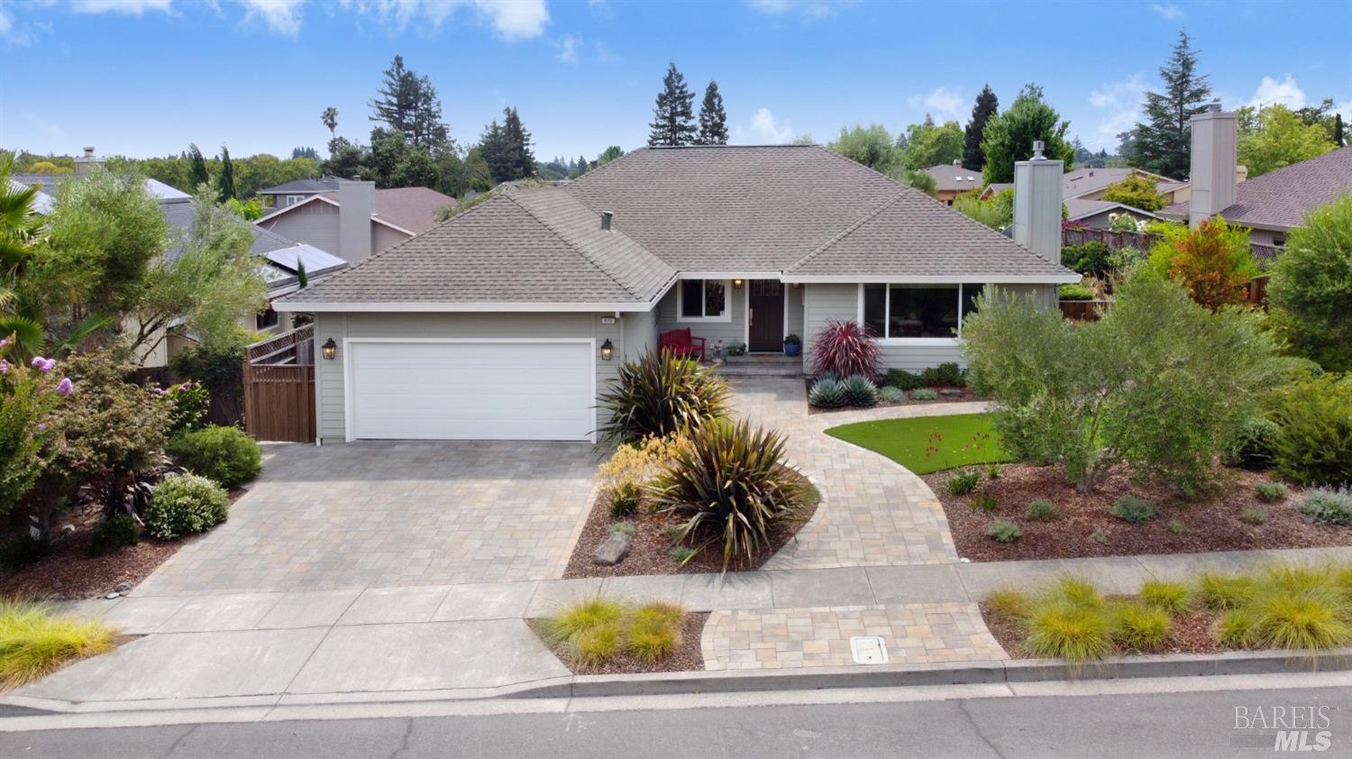 Photo of 425 Greve Ln in Sonoma, CA
