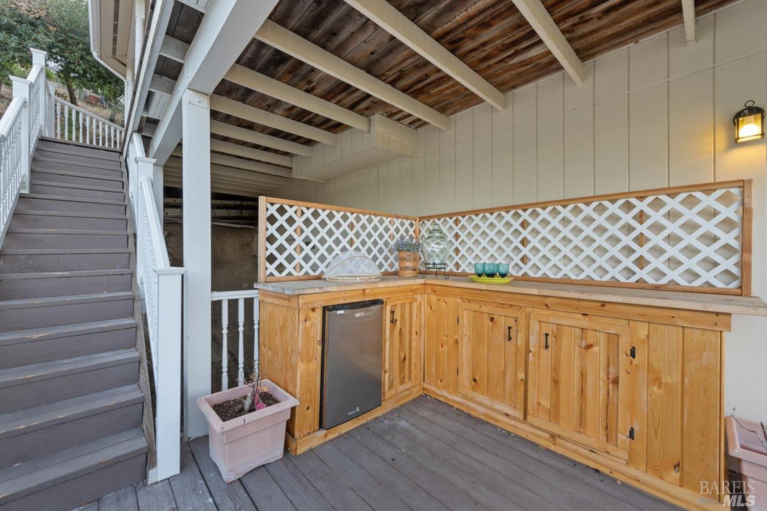 14 Blackwood Ct, Napa, CA 94558 5 Beds 3/1 Baths (Active