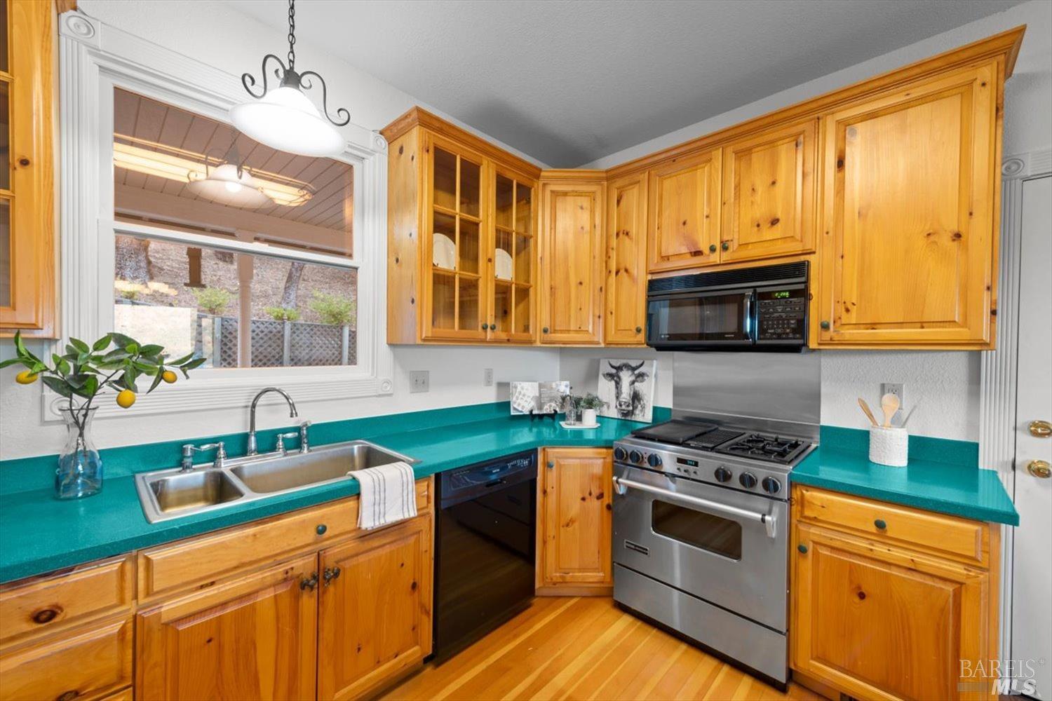 14 Blackwood Ct, Napa, CA 94558 5 Beds 3/1 Baths (Active