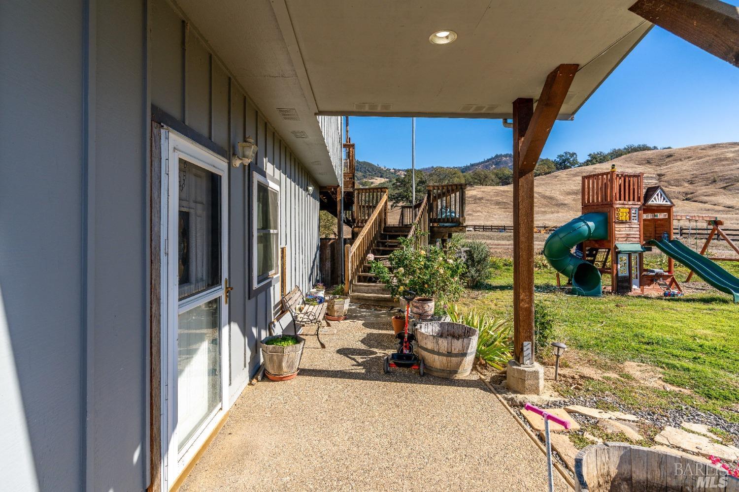 Detail Gallery Image 17 of 44 For 12020 Burris Ln, Potter Valley,  CA 95469 - 2 Beds | 2 Baths