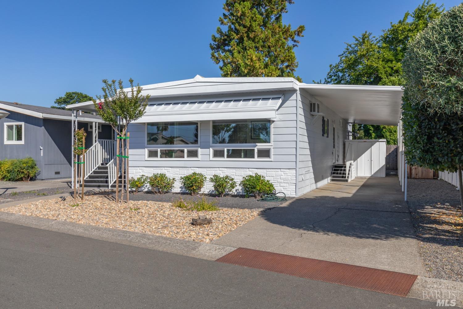 Photo of 110 Champagne Dr in Yountville, CA