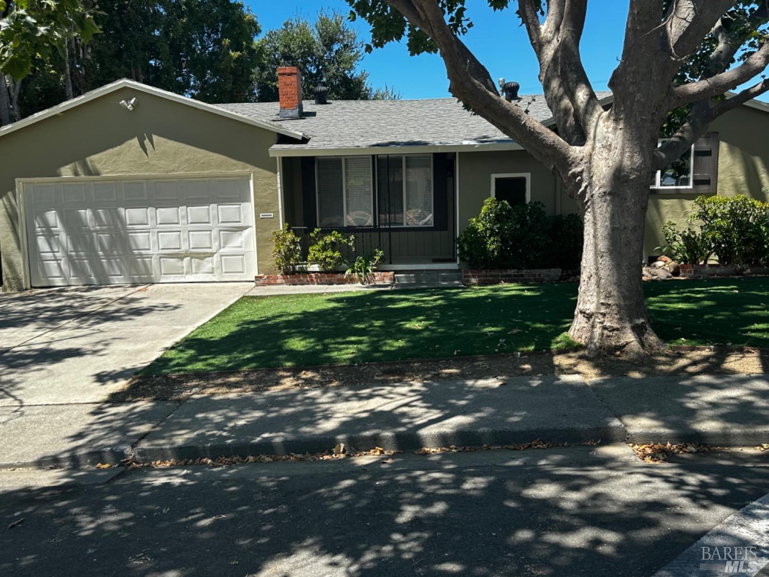 Photo of 313 Parkwood Dr in Vallejo, CA