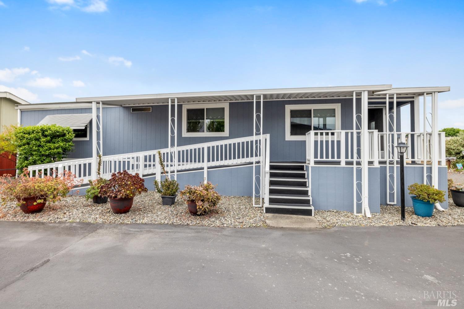 Photo of 8176 Birch St in Windsor, CA