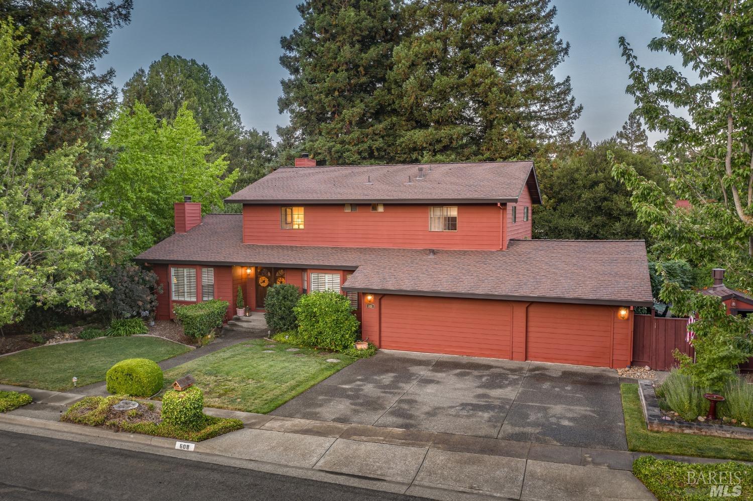 Photo of 608 Jonas Ln in Petaluma, CA
