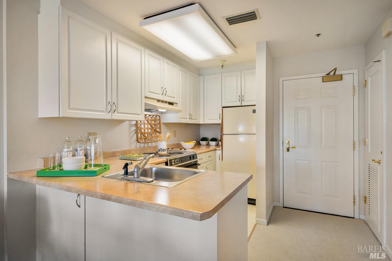 Detail Gallery Image 7 of 33 For 100 Thorndale Dr #309,  San Rafael,  CA 94903 - 1 Beds | 1 Baths