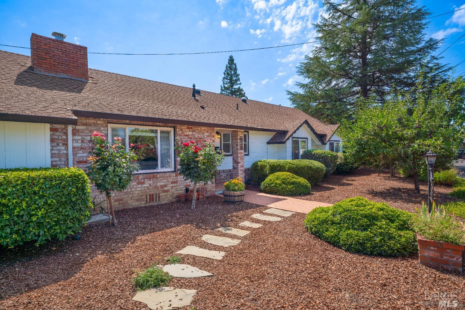 Photo of 834 Josephine Ln in Healdsburg, CA