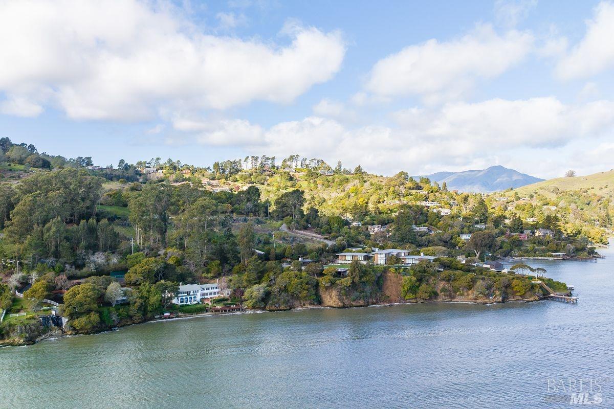 Detail Gallery Image 29 of 34 For 3900 Paradise Dr, Tiburon,  CA 94920 - 8 Beds | 5/1 Baths