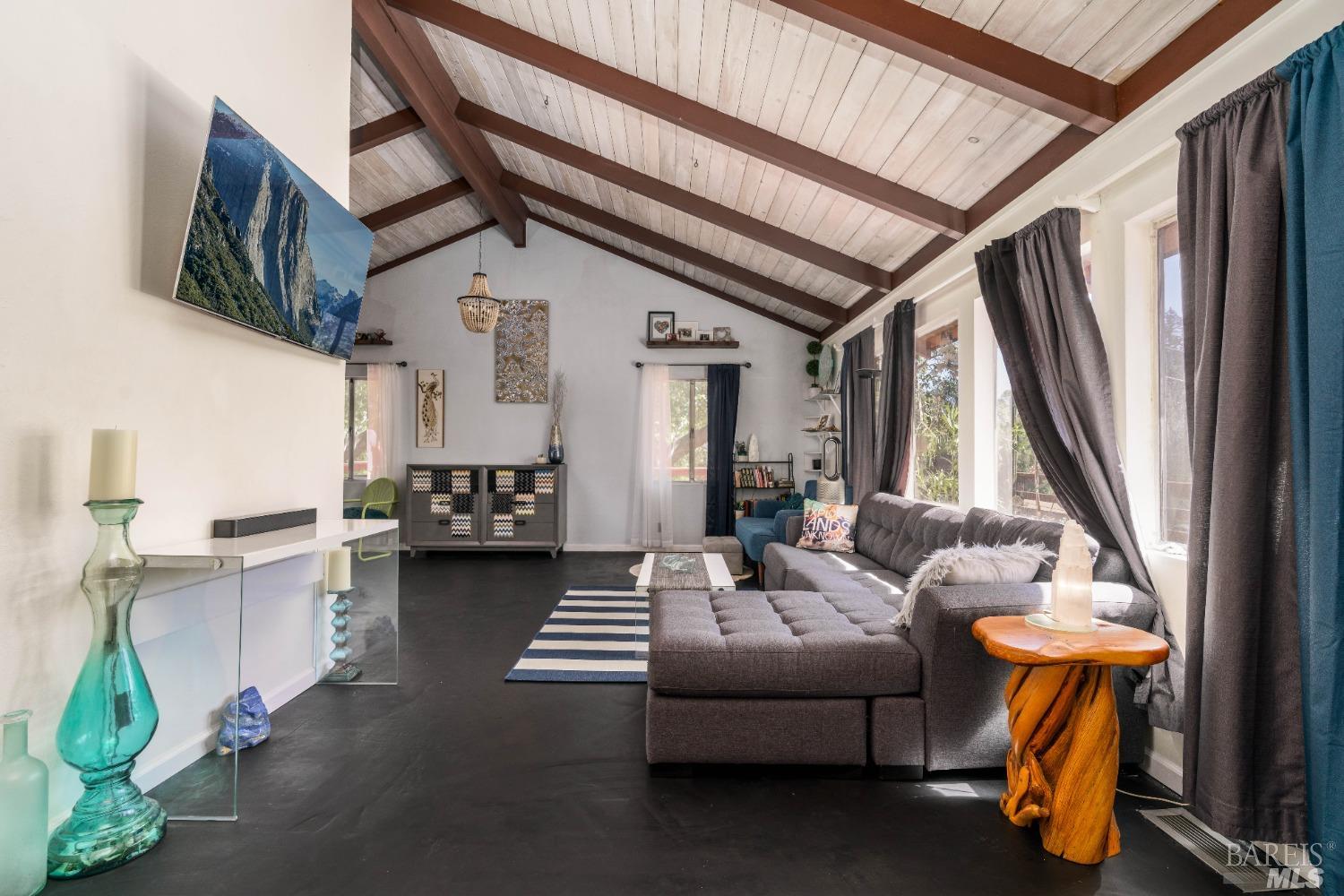 Detail Gallery Image 6 of 24 For 26720 Hawk Rd, Willits,  CA 95490 - 2 Beds | 1 Baths