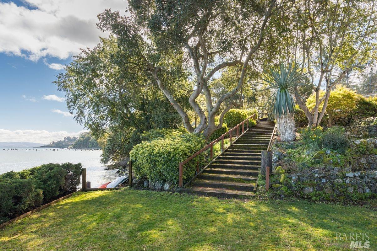 Detail Gallery Image 22 of 34 For 3900 Paradise Dr, Tiburon,  CA 94920 - 8 Beds | 5/1 Baths