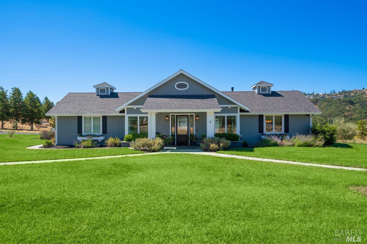 Photo of 416418 Royal Meadows Ct in Santa Rosa, CA