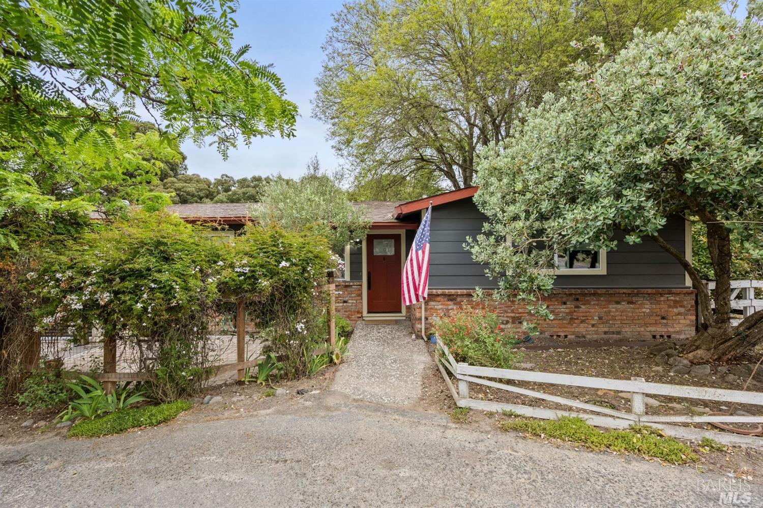 Photo of 17001822 Chapman Ln in Petaluma, CA