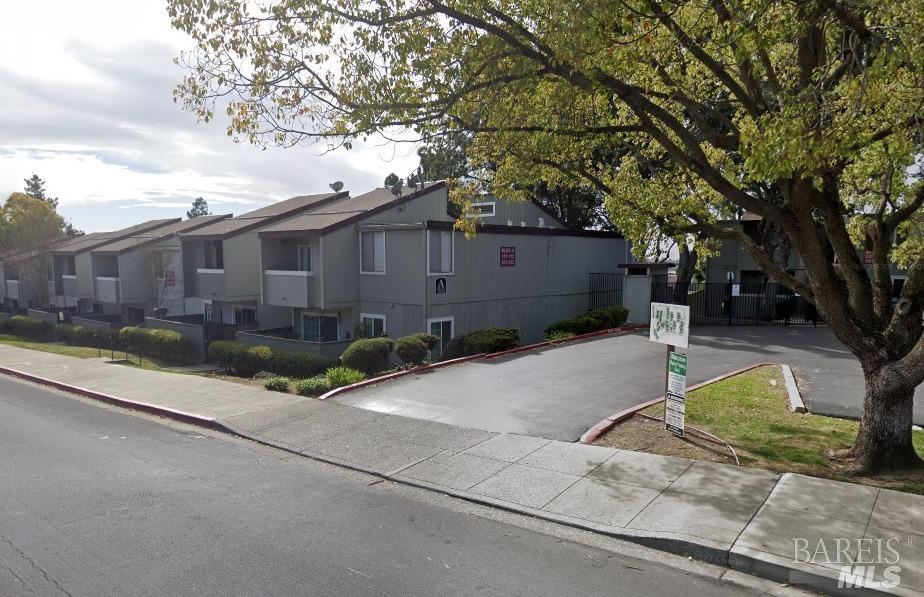 Photo of 1333 Camino Alto Dr #220 in Vallejo, CA