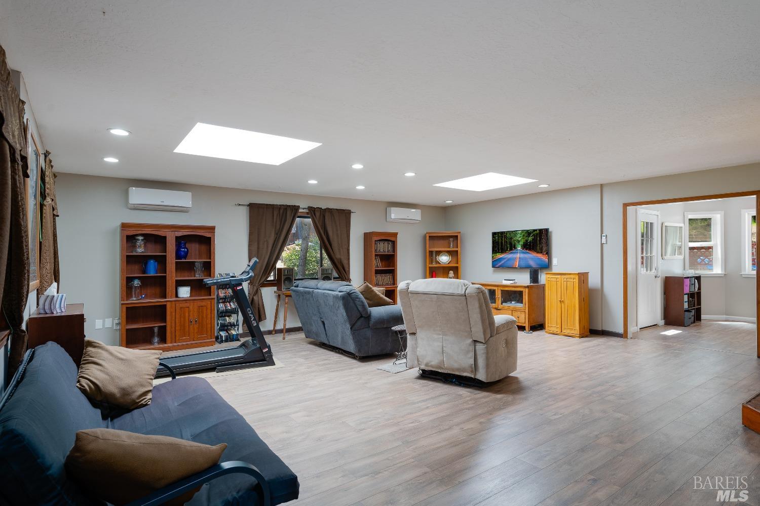 Detail Gallery Image 7 of 35 For 24024 Azalea St, Willits,  CA 95490 - 4 Beds | 3 Baths