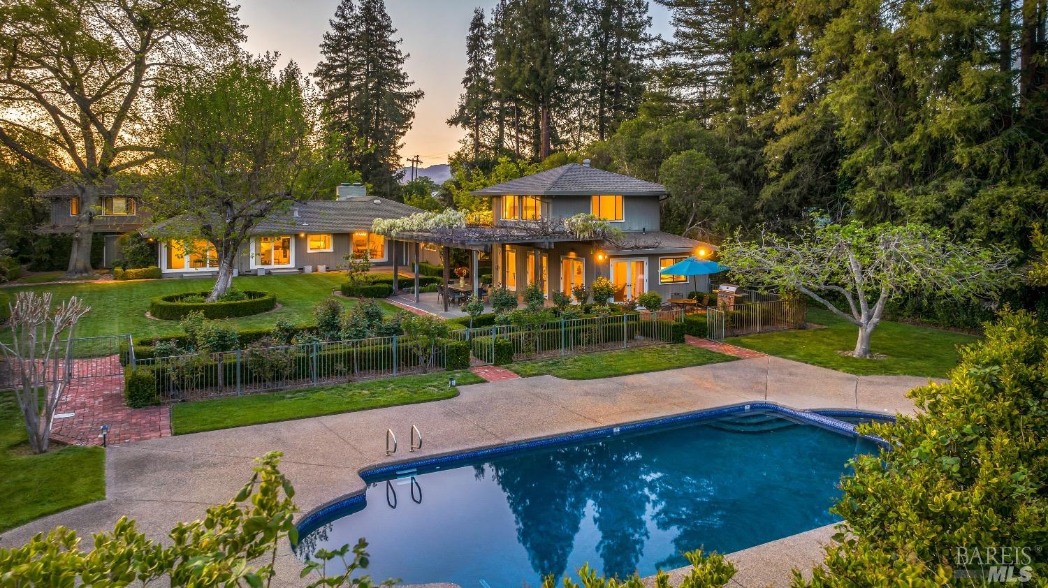 Photo of 1701 Zinfandel Ln in St Helena, CA