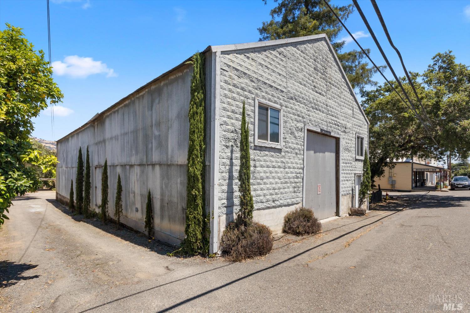 Photo of 21080 Geyserville Ave in Geyserville, CA