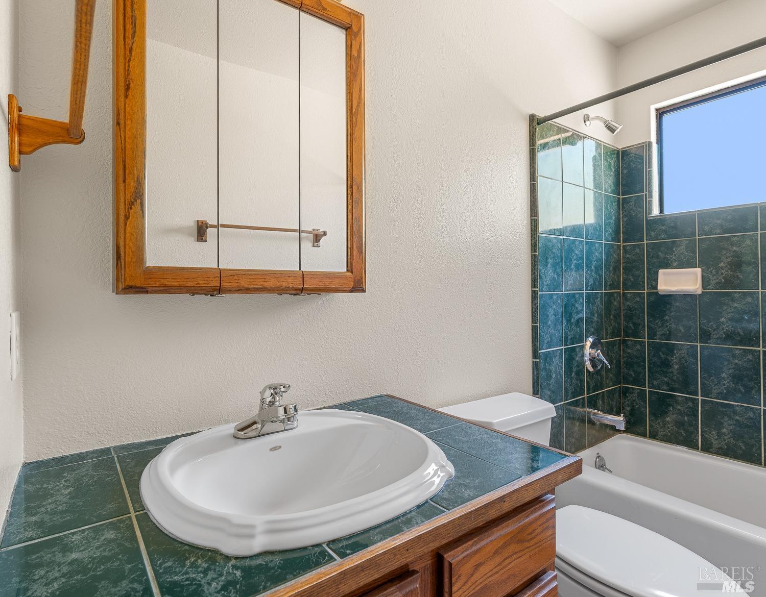 Detail Gallery Image 8 of 19 For 39261 Old Stage Rd, Gualala,  CA 95445 - 3 Beds | 2 Baths