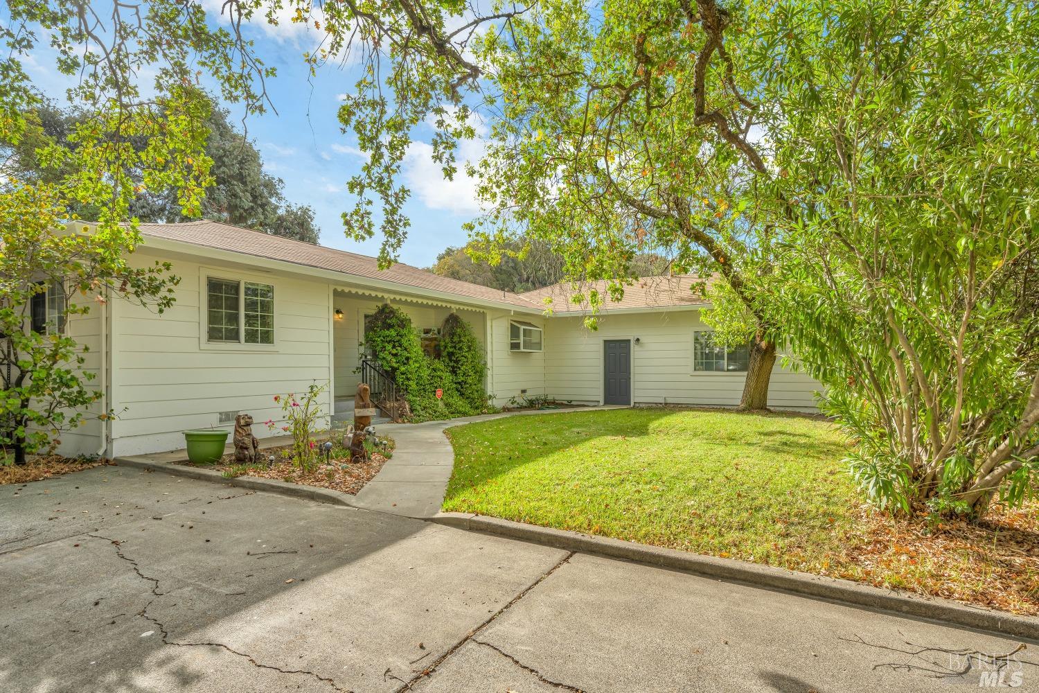 Photo of 142 Alexander Valley Rd in Healdsburg, CA