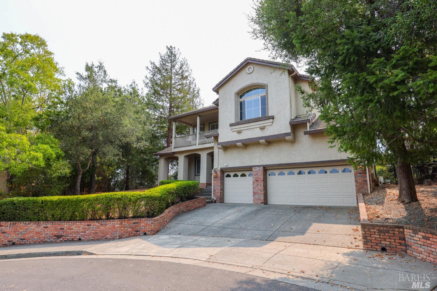 Photo of 167 Yulupa Cir in Santa Rosa, CA