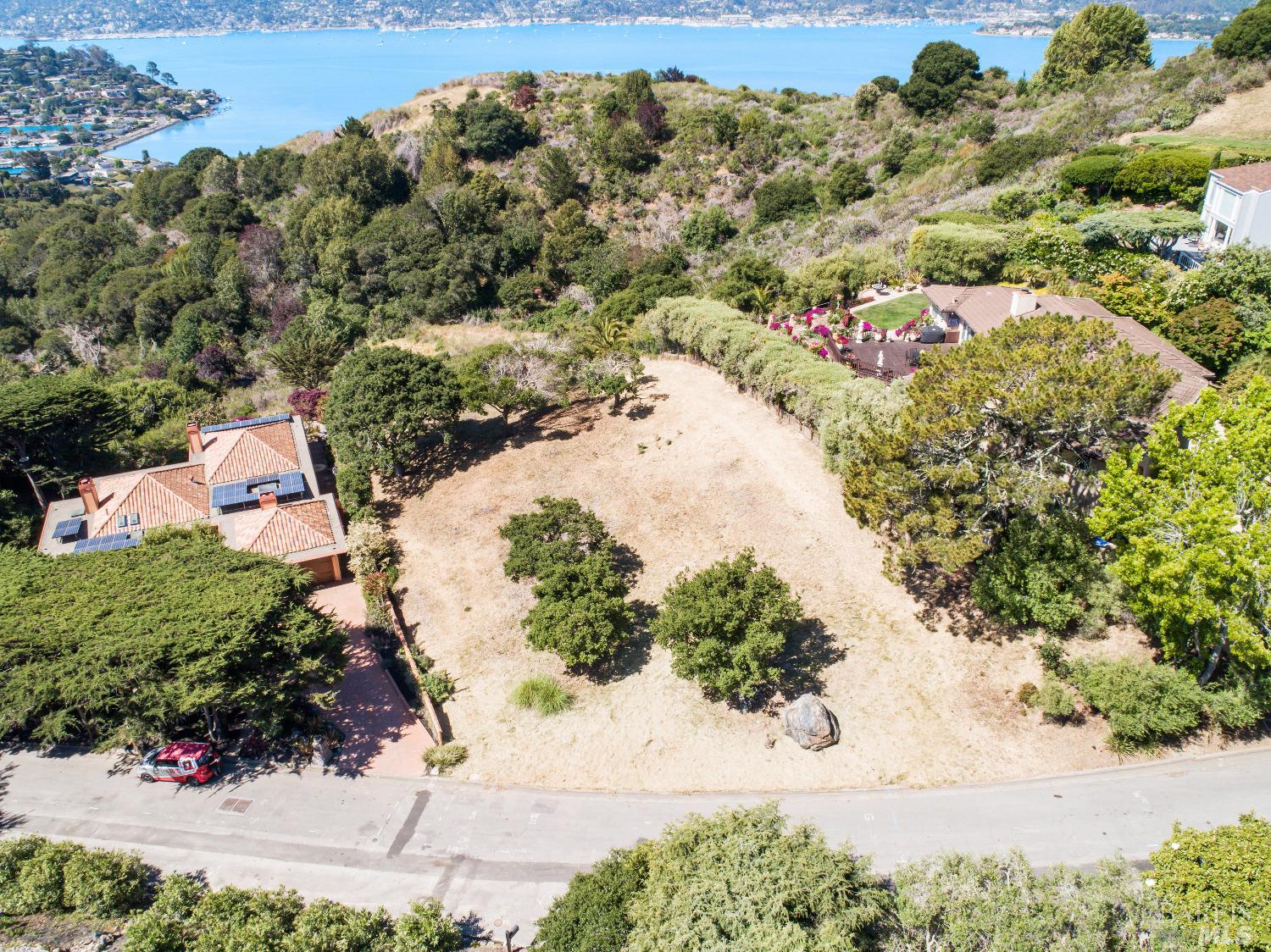 Detail Gallery Image 1 of 22 For 255 Round Hill Rd, Tiburon,  CA 94920 - – Beds | – Baths