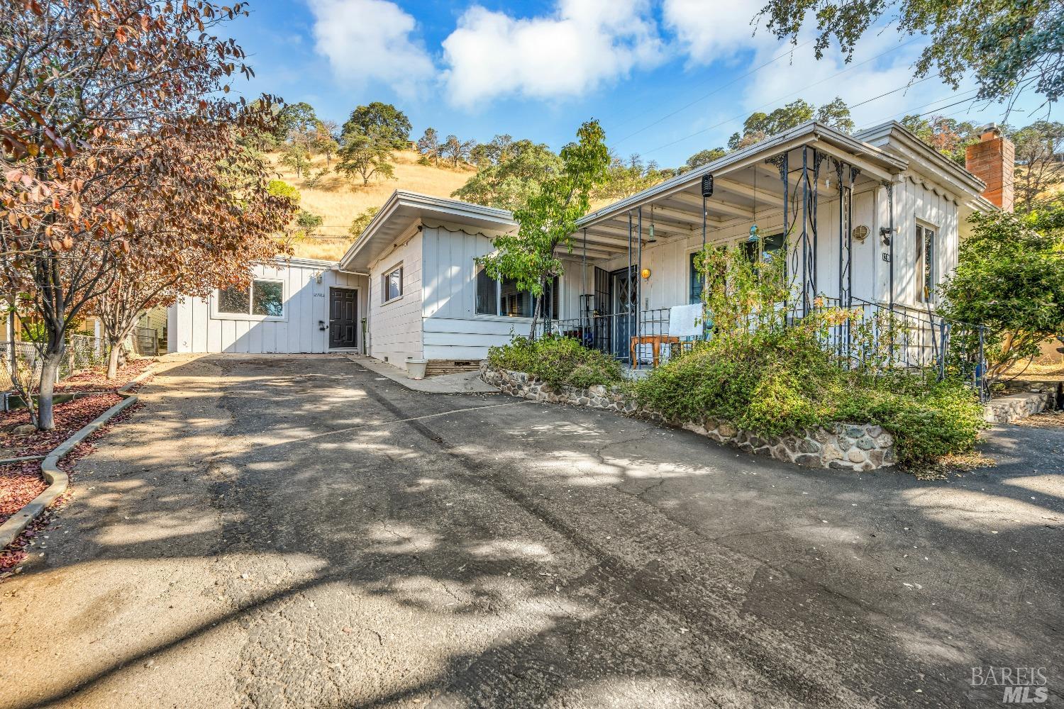 Photo of 12998 Lakeshore Dr in Clearlake, CA