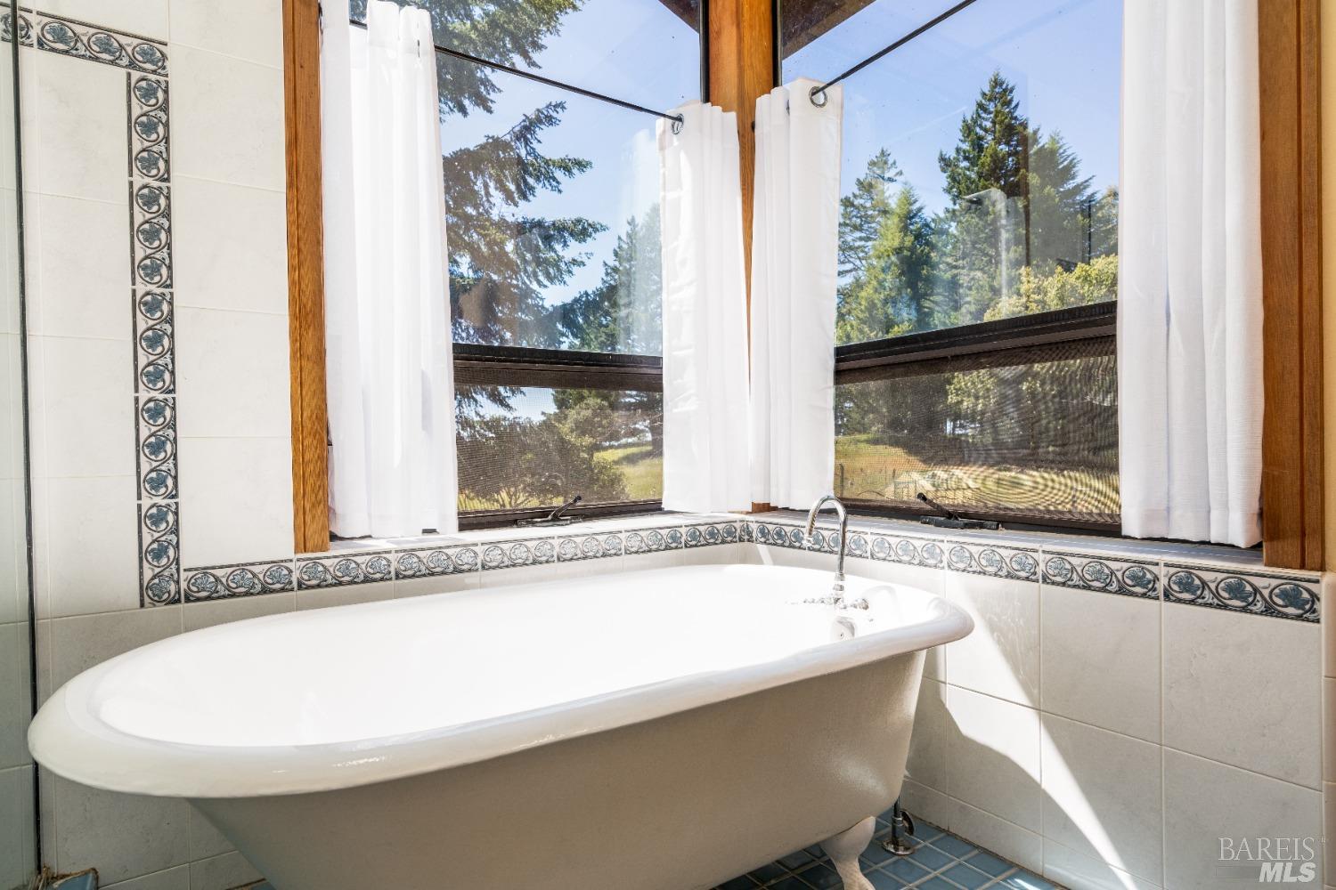 Detail Gallery Image 40 of 52 For 28751 Skyview Rd, Willits,  CA 95490 - 4 Beds | 4 Baths