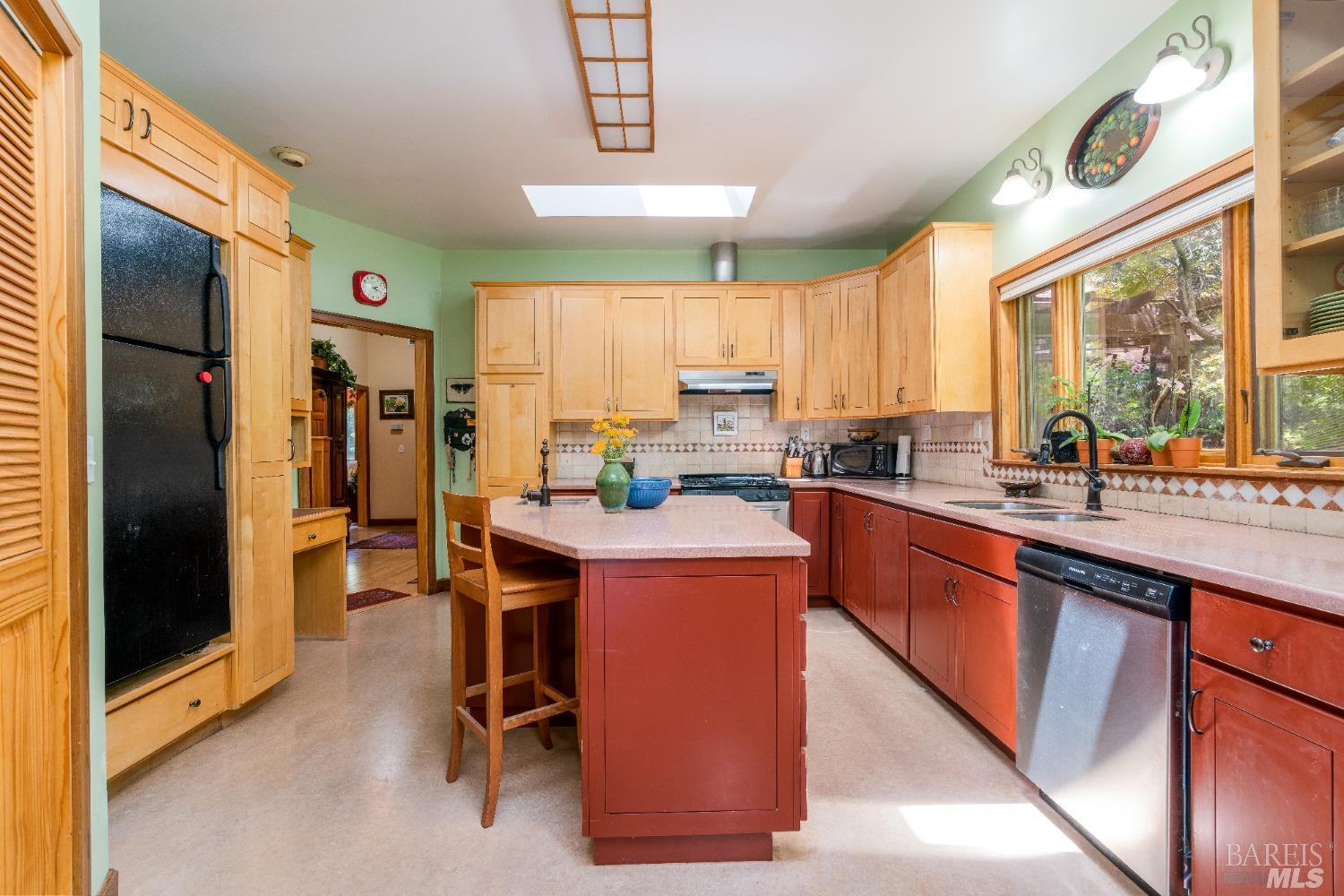 Detail Gallery Image 23 of 52 For 28751 Skyview Rd, Willits,  CA 95490 - 4 Beds | 4 Baths