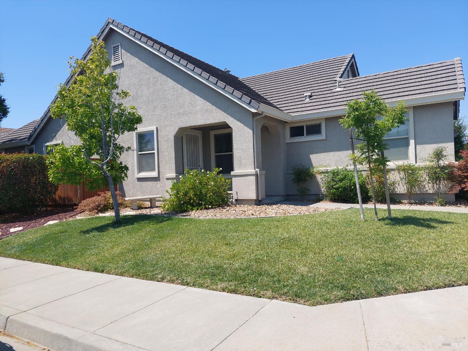 Photo of 548 White Pine St in Vacaville, CA