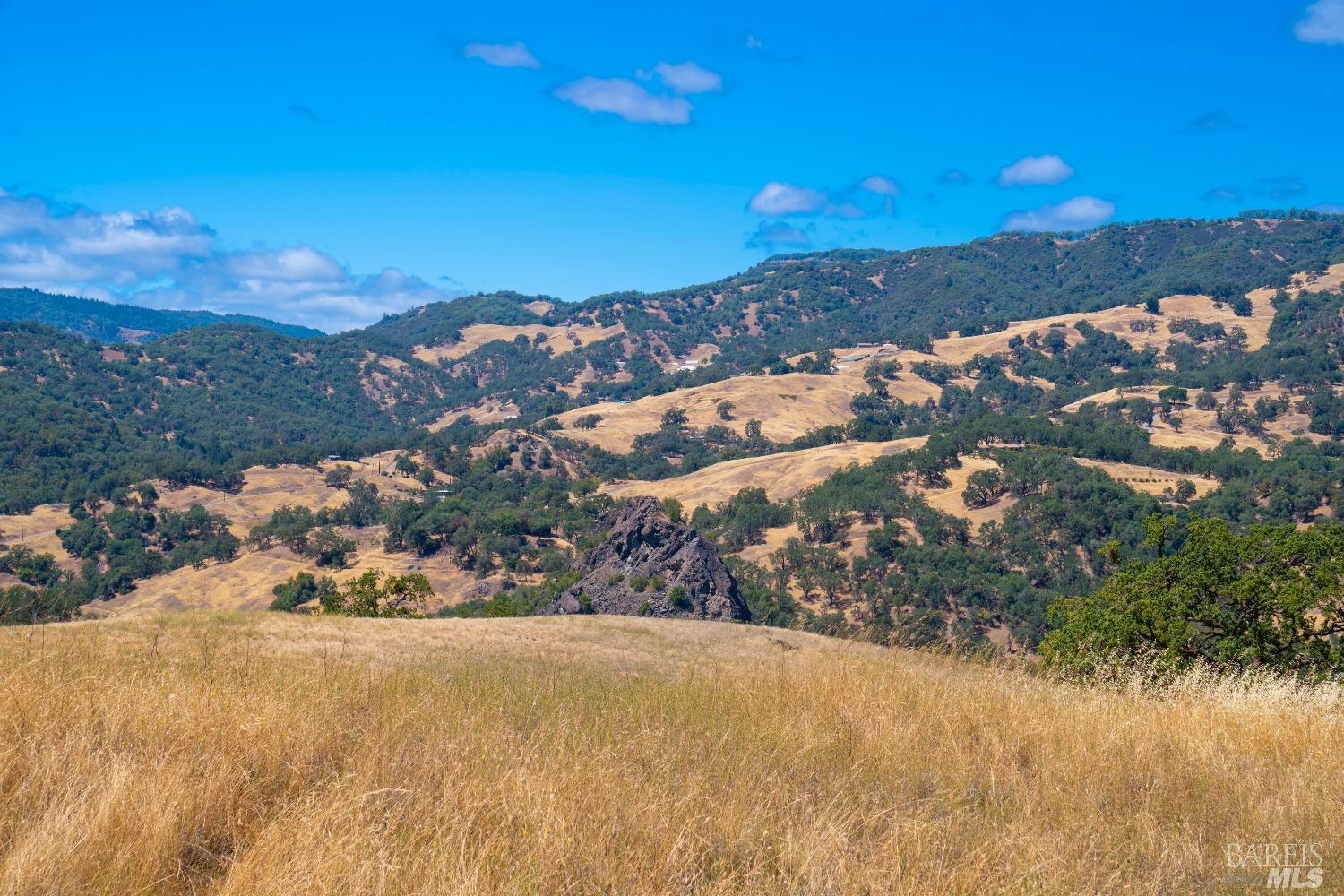 Photo of 13925 Eagle Rock Rd in Hopland, CA