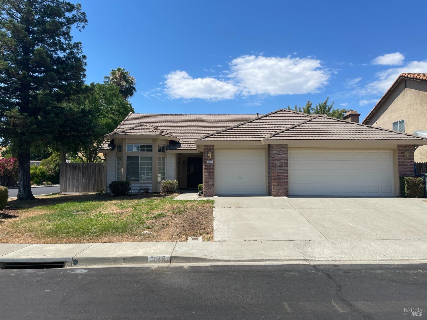 Photo of 355 Greyhawk Ct in Vacaville, CA