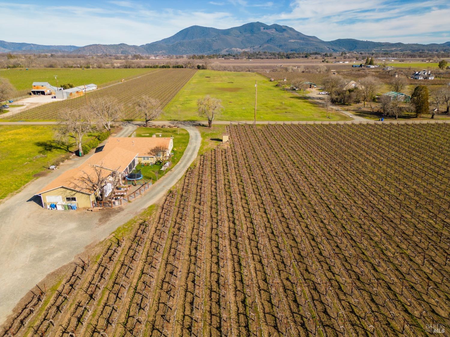 Photo of 4825 Davis Dr in Lakeport, CA