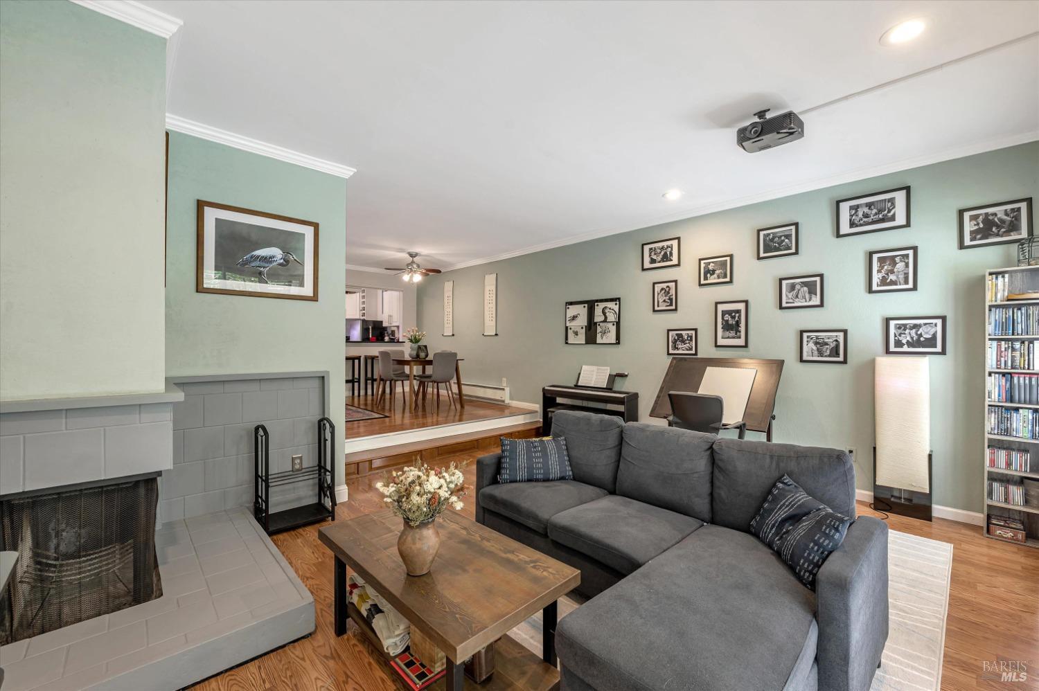 Photo of 842 Reichert Ave #5 in Novato, CA