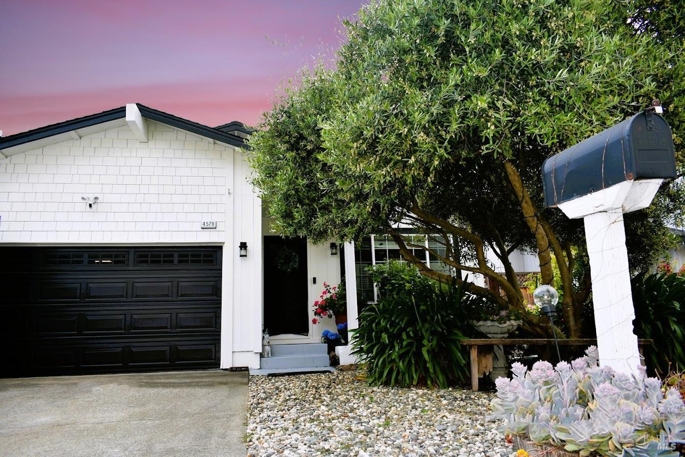 Photo of 4579 Harmony Pl in Rohnert Park, CA