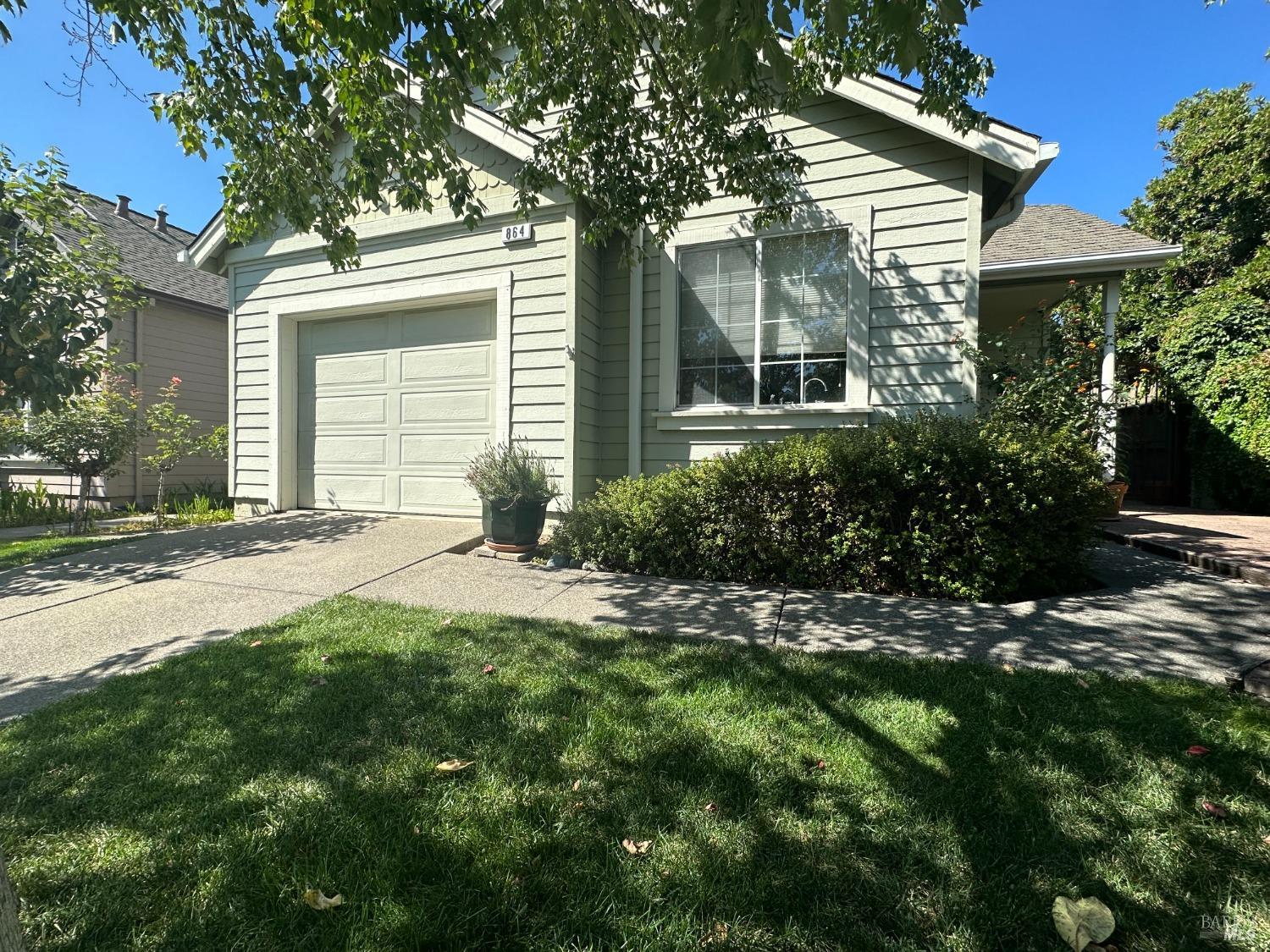 Photo of 864 Glen Miller Dr in Windsor, CA