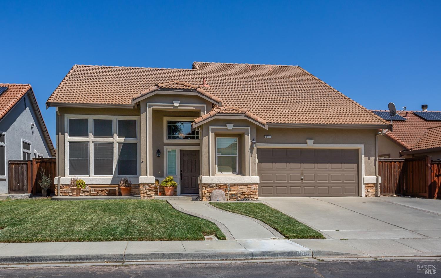 Photo of 807 Kells Cir in Vacaville, CA