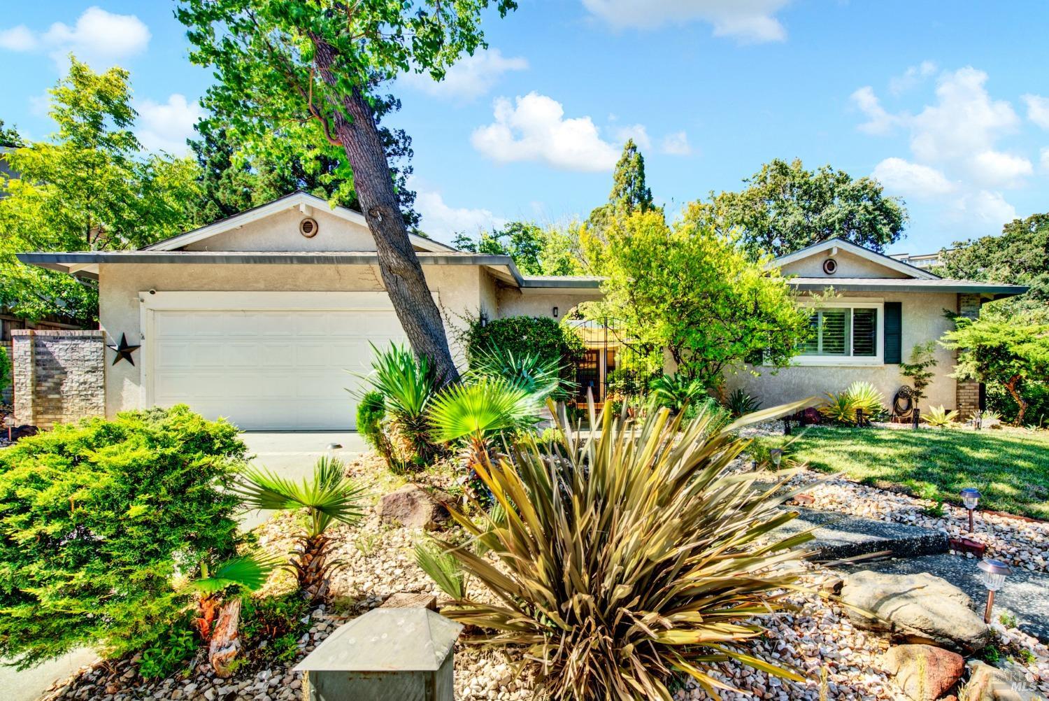 Photo of 790 Buck Ave in Vacaville, CA